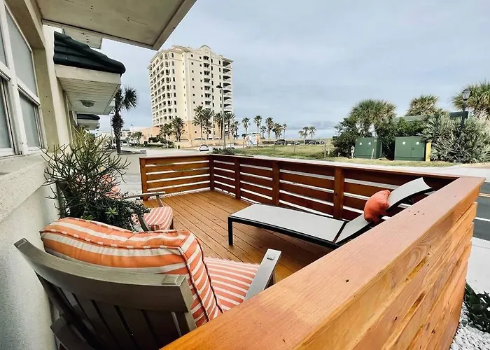 Luxurious Ocean View Getaway!! Entire Home!