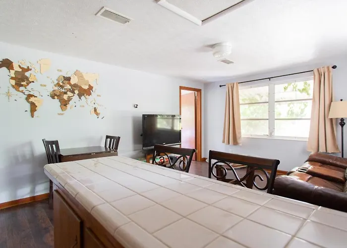 Cozy 1 Bedroom Unit - 4 Blocks From Jax Beach Pier!